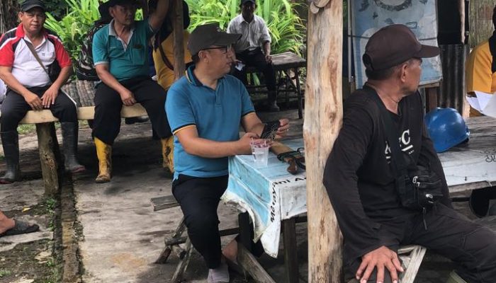 Sastra Wijaya. SH Ajak Warga Besihkan Jalan Akses ke Kebun dan Tanah Kuburan