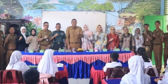 Program Makan Bergizi Gratis, Wawako Prabumulih Franky Nasril Berikan langsung ke SDN 17 Prabumulih