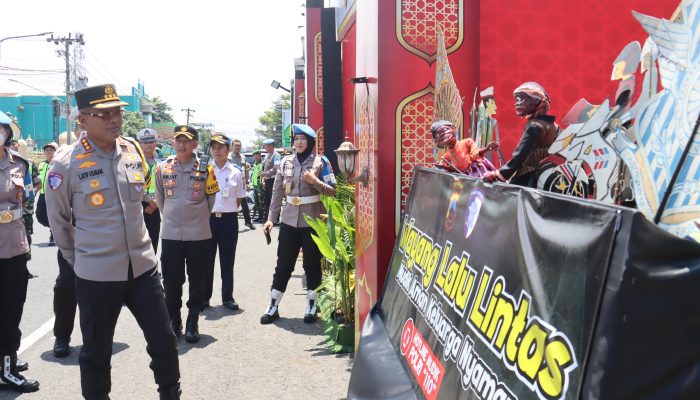 Wakapolda Jateng Kunjungi Pos Pelayanan Operasi Ketupat Candi 2025 di Purbalingga