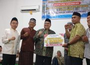 Ketua DPRD Sumbar Muhidi Gelar Safari Ramadhan ke Masjid Al Hidayah, Serahkan Bantuan Dana dan Al Quran