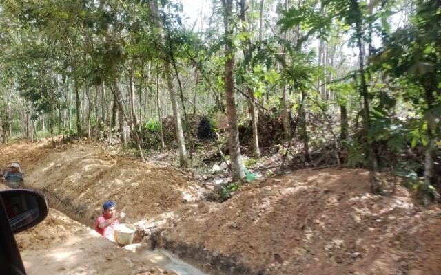 Pekerjaan Pemasangan Pipa PDAM Desa Purun Di Kritik Warga