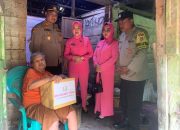 Wujud Kepedulian, Kapolsek Prabumulih Timur Bagikan Bantuan Sosial ke Warga di Wilayah Kelurahan Karang Raja
