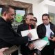 Zainal Mustofa (Tengah) berdasi merah