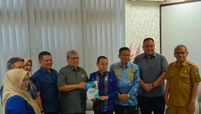 Ketua DPRD Sumbar Terima Laporan Monitoring Keterbukaan Publik dari Komisi Informasi