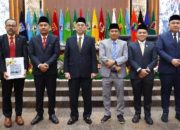 Rapat Paripurna, Ketua DPRD Sumbar Evi Yandri Terima LHP LKPD 2024 dari Kepala BPK RI Sumbar