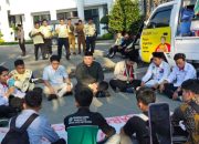 Wakil Ketua DPRD Sumbar Sambut Langsung Aksi Mahasiswa Kammi, Kritik Kepemimpinan Prabowo-Gibran