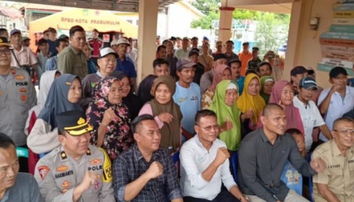 Respon Cepat, Walikota Prabumulih, H. Arlan Kunjungi Korban Banjir di Kelurahan Payuputat