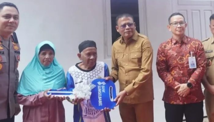 Pemkot Prabumulih Serahkan Kunci Rumah Secara Simbolis Bersama Kapolda Sumsel dan CSR Bank Sumsel Babel Cabang Prabumulih