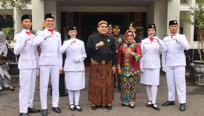 Berpakaian Adat Jawa, Bupati Blora Pimpin Upacara Hardiknas