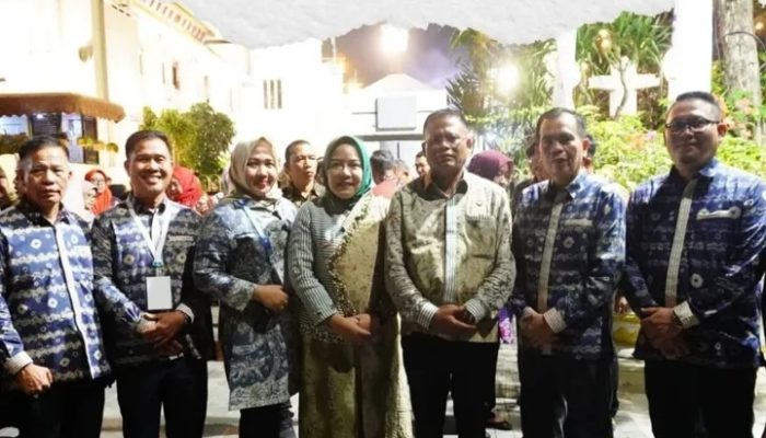 Walikota H Arlan Bersama Ketua Tim Penggerak PKK Kota Prabumulih hadiri Gala Dinner Munas VII APEKSI