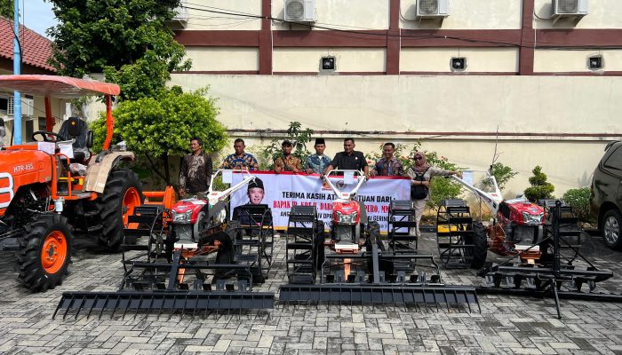 Anggota DPR RI Ir Darori Wonodipuro Salurkan Bantuan Alat Mesin Pertanian kepada Petani di Kebumen