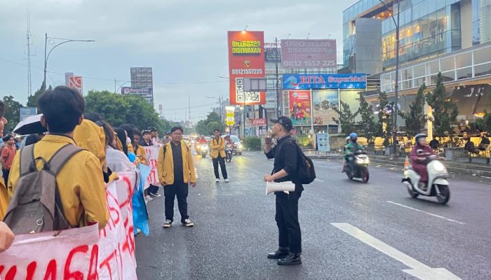 Mahasiswa Purwokerto Bergelora, Suarakan Reformasi dan Solidaritas di Alun-Alun