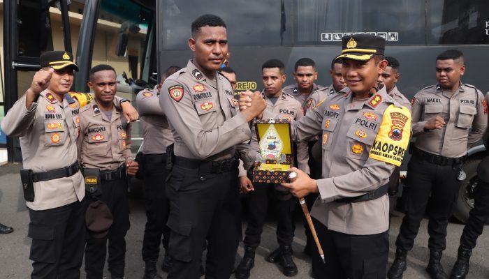 Kapolres Purworejo Resmi Melepas 10 Bintara Remaja Papua Magang Selama Lima Bulan di Lingkungan Polres Purworejo