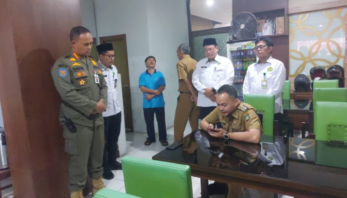 Walikota Solo Tutup Sementara Warung Widuran, Tegaskan Pentingnya Transparansi Produk Halal