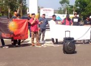 LSM Serampu Gelar Aksi di Kantor Bupati Pali Terkait Penyelesaian 173 Siswa Keracunan