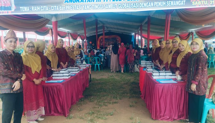 Perpisahan Angkatan III SMP6 Talang Kelapa: Dra. Hj. Ersusianty Tekankan Pendidikan dan Karakter yang Baik.