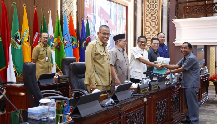 DPRD Sumbar Gelar Rapat Paripurna Bahas Penyampaian Pandang Fraksi Terhadap Pelaksanaan APBD