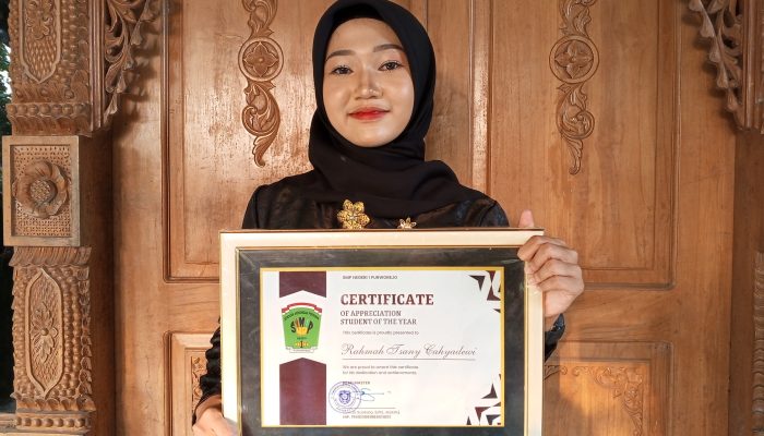 Keren! Rahmah Tsani Cahyadewi dinobatkan ‘Student Of The Year’ SMPN 1 Purworejo