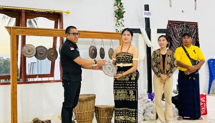 Yayasan GPS Serahkan Bantuan Alat Musik Untuk Sanggar Binaan, Lestarikan Budaya di Sabu Raijua