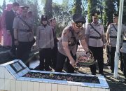 Peringati Hari Bhayangkara ke 79 Tahun, Polres Prabumulih Gelar Upacara Ziarah Makam Pahlawan dan Tabur Bunga