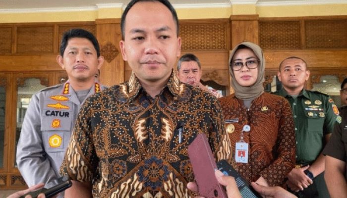 Walikota Surakarta Larang Kantong Plastik untuk Kurban dan Tiadakan Takbir Keliling