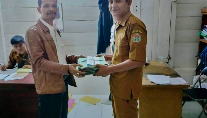 Sukseskan PTSL 2025, Pemerintah Desa Pakkat Hauagong Serahkan Berkas PTSL ke BPN Humbahas
