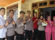 Kapolres Purworejo Laksanakan Bakti Sosial Anjangsana ke Anggota Sakit Menahun