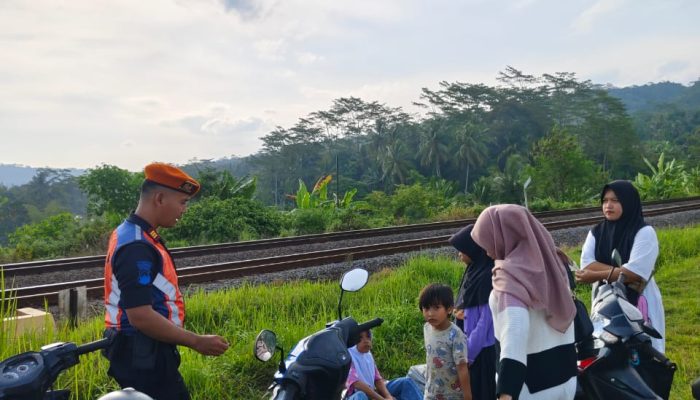 PT KAI Daop 5 Himbau Masyarakat Tidak Beraktivitas di Sekitar Rel Kereta Api Saat Libur Sekolah