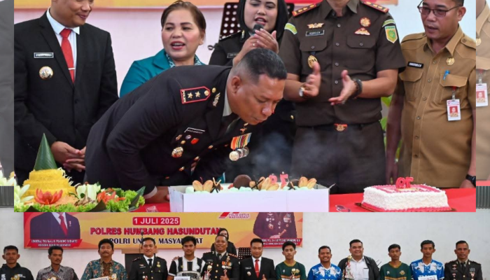 HUT Bhayangkara ke-79, Bupati Humbahas Didampingi Ketua TP. PKK Menyampaikan Ucapan Selamat