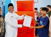 Anggota DPRD Sumbar Hanapi Lubis Salurkan Dana Pokir, 40 Fish Box Diberikan untuk Pengolah Ikan Air Bangis