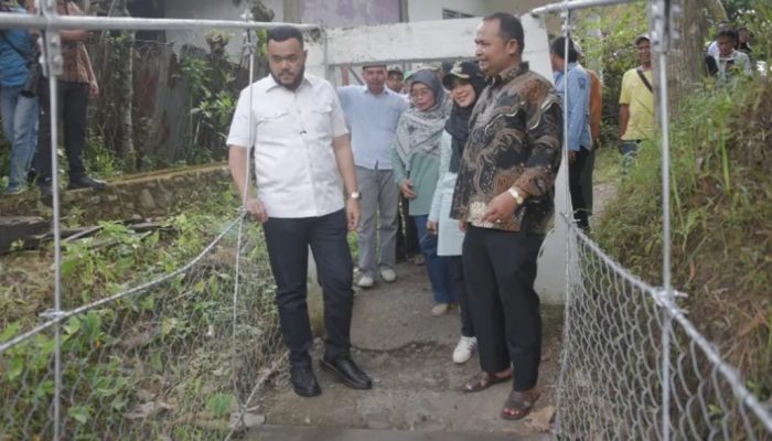 Anggota DPRD Yusri Latif Bersama Wali Kota Padang Tinjau Jembatan Rusak di Koto Lua