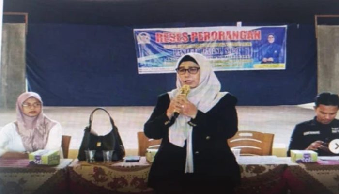 DPRD Sumbar Lastuti Darni Reses ke SMAN 2, Terima Aspirasi Pelajar dan Guru Soal Pendidikan dan Karakter