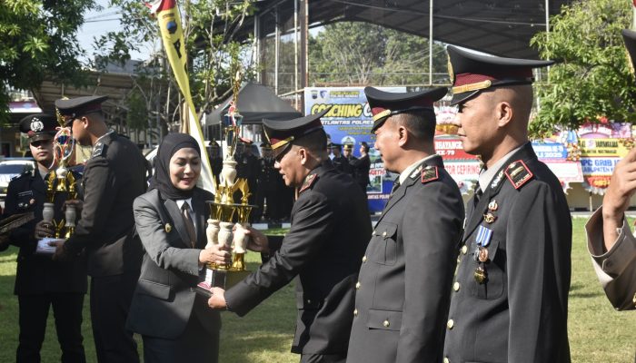 Peringati Hari Bhayangkara ke-79, Polres Kendal Gelar Tasyakuran dan Beri Penghargaan