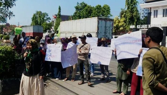 Ratusan Petani Demo di PN Kendal: Tolak Eksekusi Tanah, Desak PT Soekarli Hentikan Perampasan