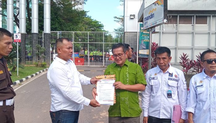 Milenial Anti Korupsi Demo di Kantor Kejati Sumsel