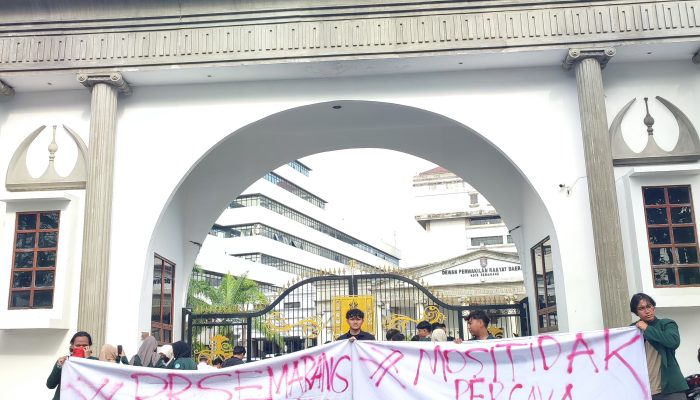Aliansi Mahasiswa Unissula Gelar Aksi dan Dialog dengan Wali Kota Semarang: Desak Penuntasan PR Banjir
