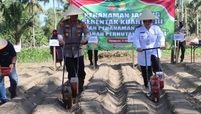 Dukung Ketahanan Pangan Program Nasional Polri, Polres Purworejo Gelar Giat Penanaman Jagung Serentak Kuartal III 2025