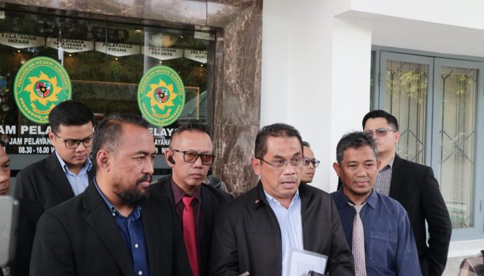 Meski Gugaatan Gugur di Pengadilan, Penggugat Ijazah Jokowi Klaim Akan Tunjukan Kejutan