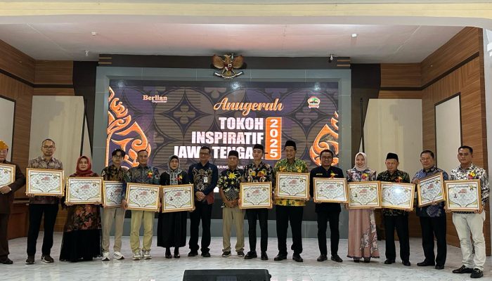 Berlian Organizer Gelar Serah Penghargaan Tokoh Inspiratif Sebanyak 13 Tokoh Publik