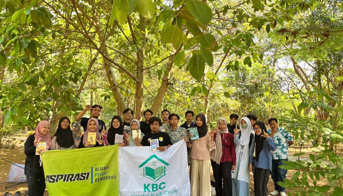 Kolaborasi ASPIRASI dan KBC Gelar Book To Nature: Gerakan Literasi Santai di Taman Hutan Klorofil Kendal