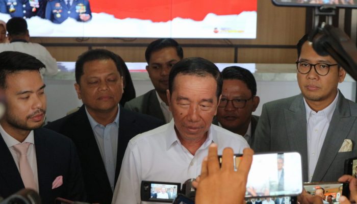 Joko Widodo Datangi Mapolresta Solo, Tunjukan Ijazah Aslinya Ke Pihak Penyidik