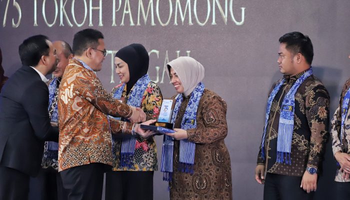75 Tokoh Pamomong di Jateng Terima Penghargaan Dari Suara Merdeka