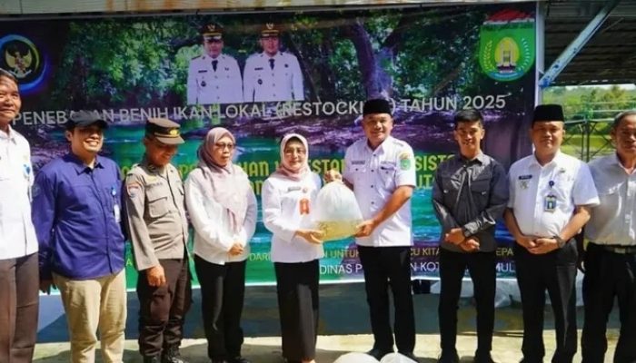 Pemkot Prabumulih Melalui Dinas Perikanan Gelar Penebaran Benih Ikan Lokal di Danau Bujokan, Desa Karang Bindu RKT
