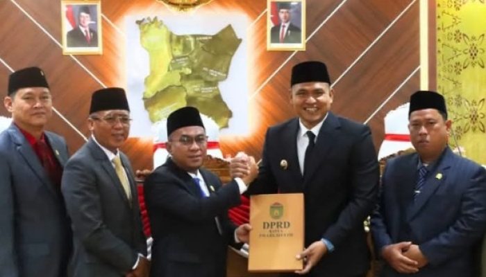 DPRD Kota Prabumulih Berikan Rekomendasi LKPJ Kepada Pihak Pemkot Prabumulih