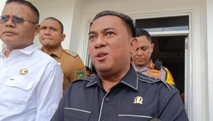 DPRD Prabumulih Apresiasi Wako dan Wawako : Realisasikan Janji Kampanye, Bagikan Seragam Sekolah Gratis