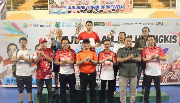 Turnamen Bulu Tangkis di Muba Ditutup Dengan Pembagian Hadiah