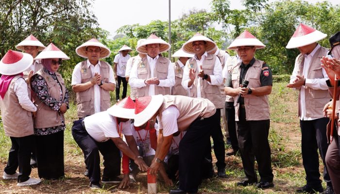 Momen Pencanangan GEMAPATAS 2025, Menteri Nusron: Semua Masyarakat Wajib Pasang Patok