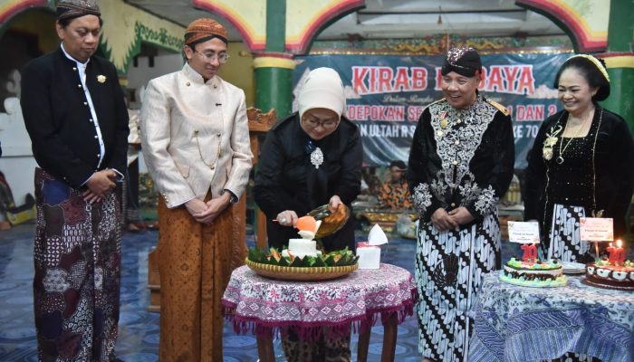 Kirab Budaya Rayakan Ulang Tahun Mbah Suman ke 70 Sekaligus Padepokan Sehat Medika I dan 48 Tahun Padepokan SM II