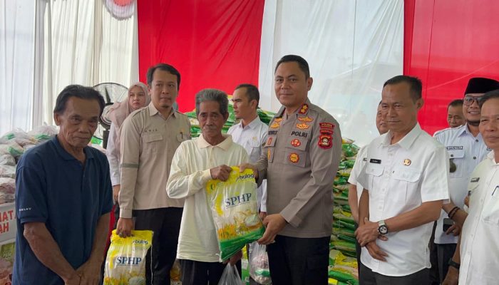 Polres Bersama Disperindag Prabumulih Gelar Gerakan Pangan Murah di Desa Karang Bindu