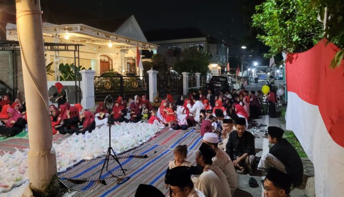 Guyup Rukun: Warga Kampung Pesantren Kibarkan Bendera Sepanjang 22 Meter dalam Barikan